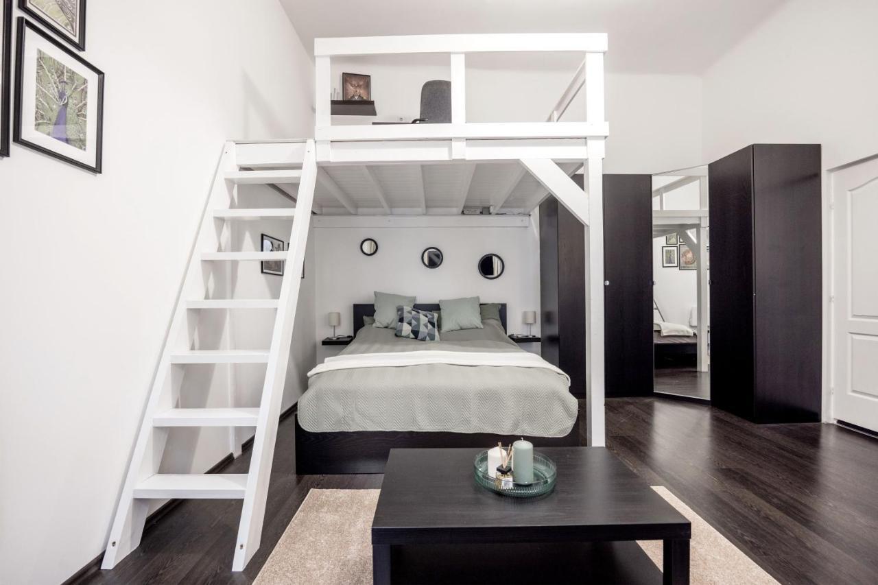 Charming Downtown Hideaway Steps From New York Cafe! Apartment Budapest Luaran gambar