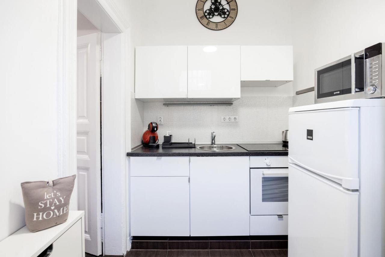 Charming Downtown Hideaway Steps From New York Cafe! Apartment Budapest Luaran gambar