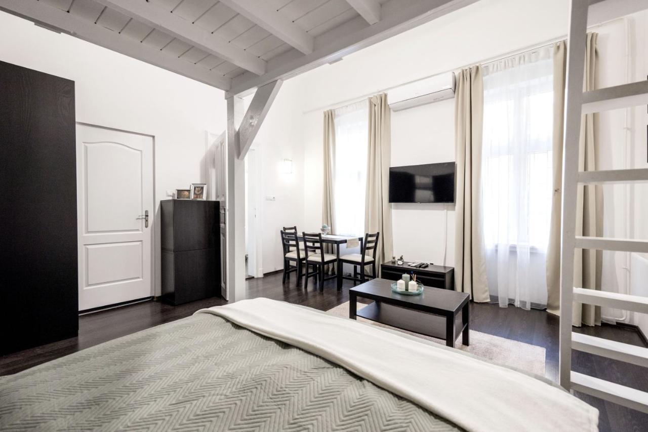 Charming Downtown Hideaway Steps From New York Cafe! Apartment Budapest Luaran gambar