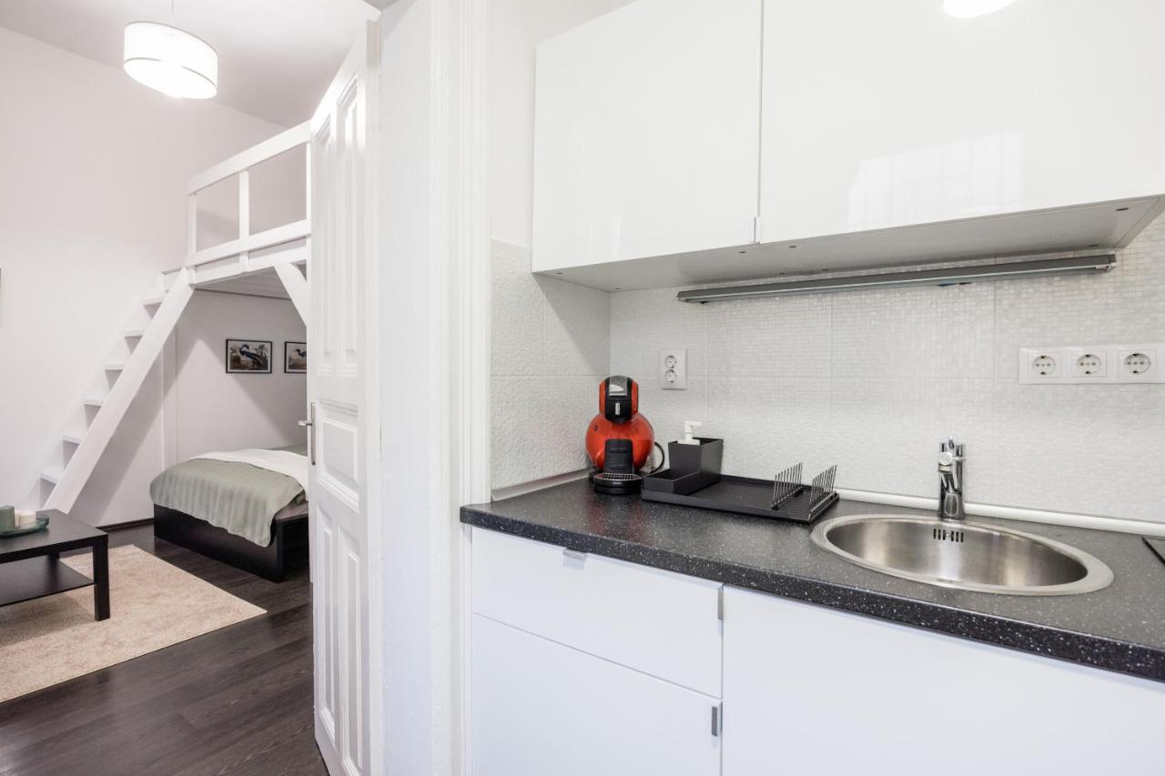 Charming Downtown Hideaway Steps From New York Cafe! Apartment Budapest Luaran gambar