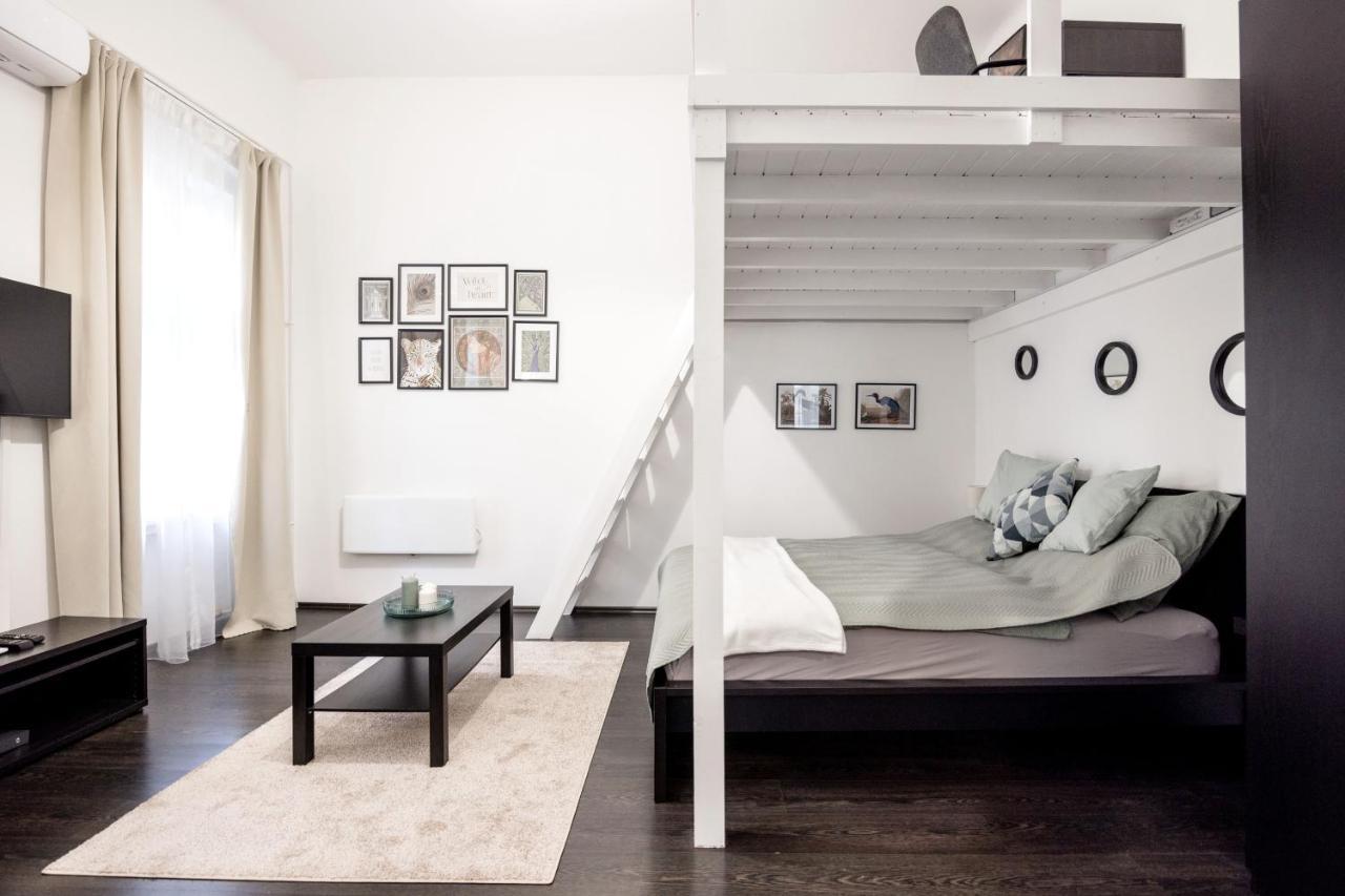 Charming Downtown Hideaway Steps From New York Cafe! Apartment Budapest Luaran gambar