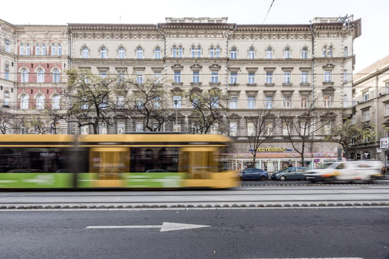 Charming Downtown Hideaway Steps From New York Cafe! Apartment Budapest Luaran gambar