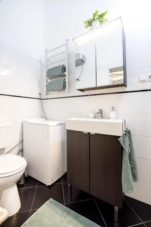 Charming Downtown Hideaway Steps From New York Cafe! Apartment Budapest Luaran gambar