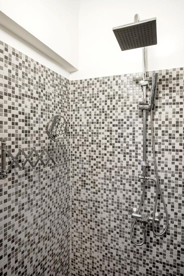 Charming Downtown Hideaway Steps From New York Cafe! Apartment Budapest Luaran gambar