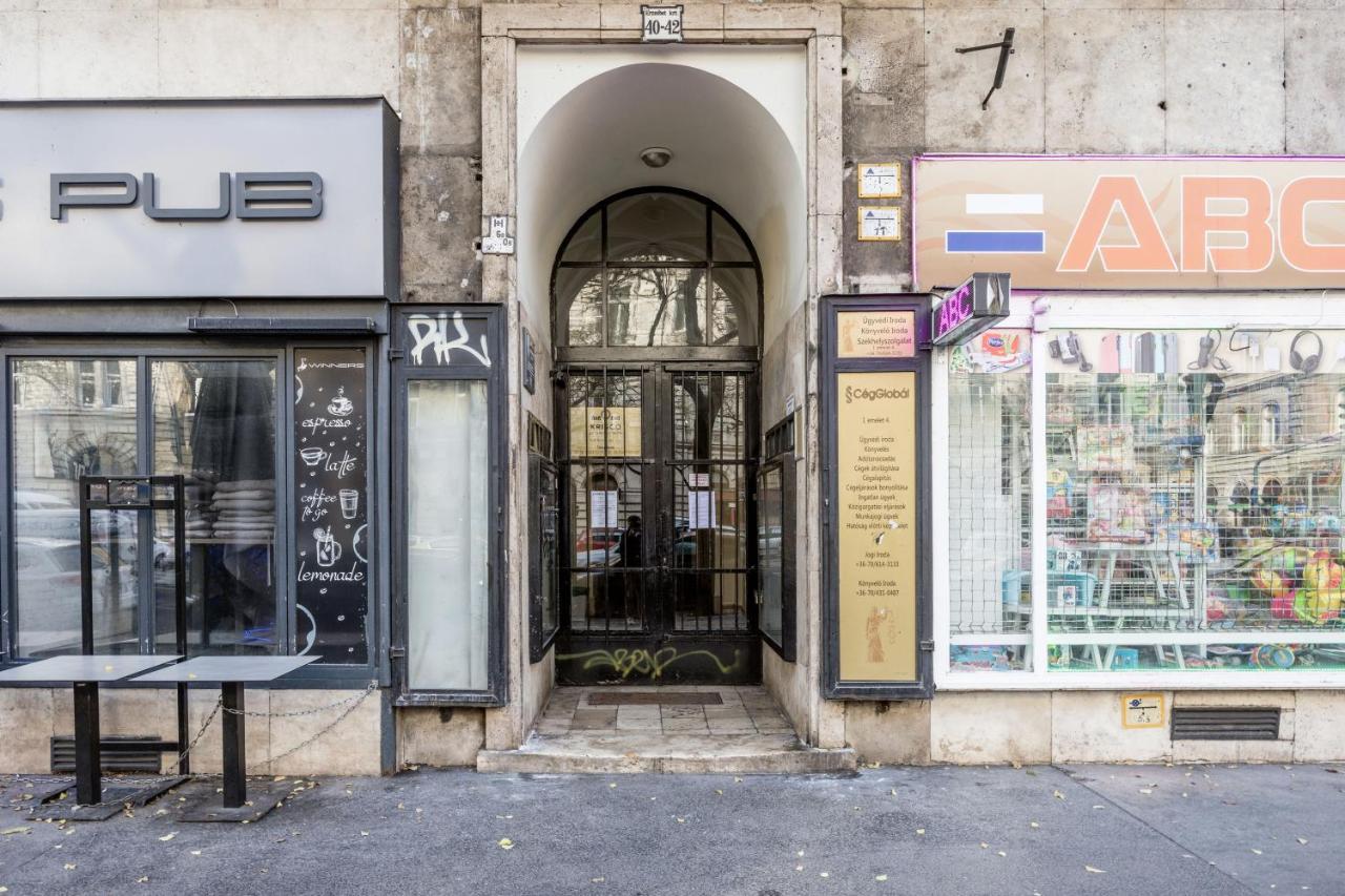 Charming Downtown Hideaway Steps From New York Cafe! Apartment Budapest Luaran gambar